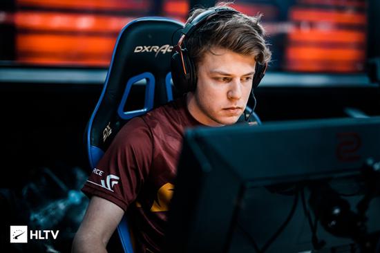 BLAST Rivals 春季赛 2025 第二天：最佳比赛、击杀、评论、表情包、网红反应