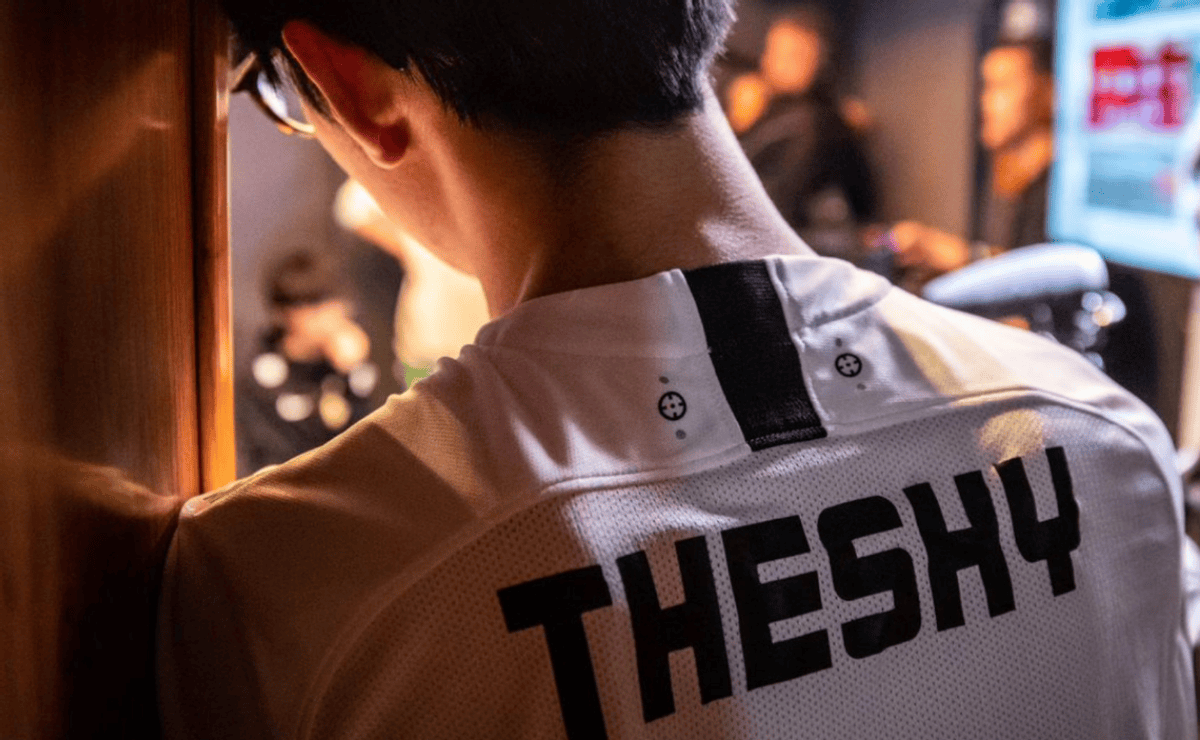 来自 Weibo Gaming 的祝福视频；团队成员：新年带来新事物，愿你所有的愿望都能成真！